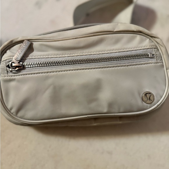 Lululemon belt bag with front zipper - Picture 2 of 6